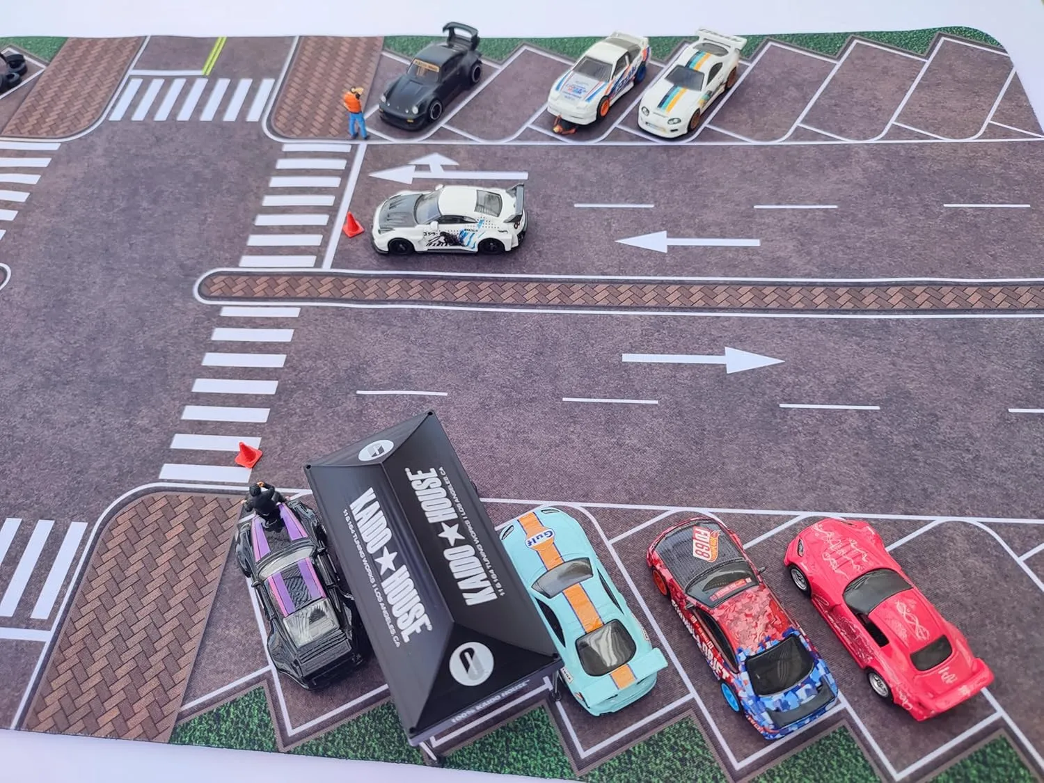 1/64 Scale Non-Slip Parking Mouse Pad Car Diorama, Rollable Desktop Play Mat for Model Vehicle (PAD_006), XX-Large