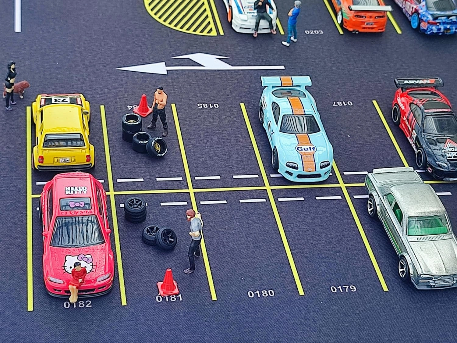 1/64 Scale Non-Slip Parking Mouse Pad Car Diorama, Rollable Desktop Play Mat for Model Vehicle (PAD_004), XX-Large