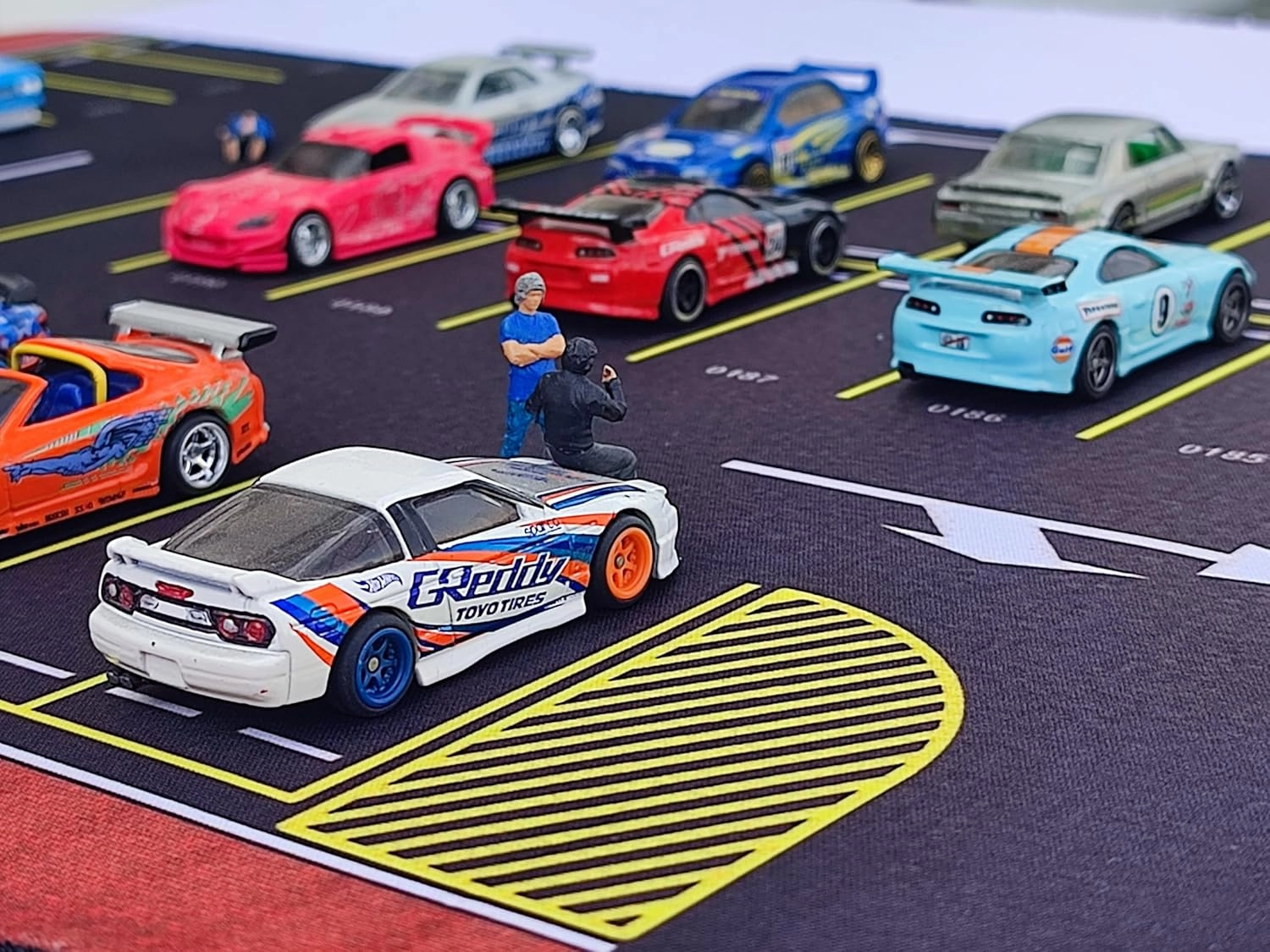 1/64 Scale Non-Slip Parking Mouse Pad Car Diorama, Rollable Desktop Play Mat for Model Vehicle (PAD_004), XX-Large