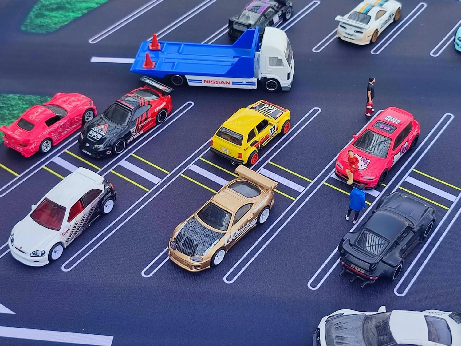 1/64 Scale Non-Slip Parking Mouse Pad Car Diorama, Rollable Desktop Play Mat for Model Vehicle (PAD_005), XX-Large