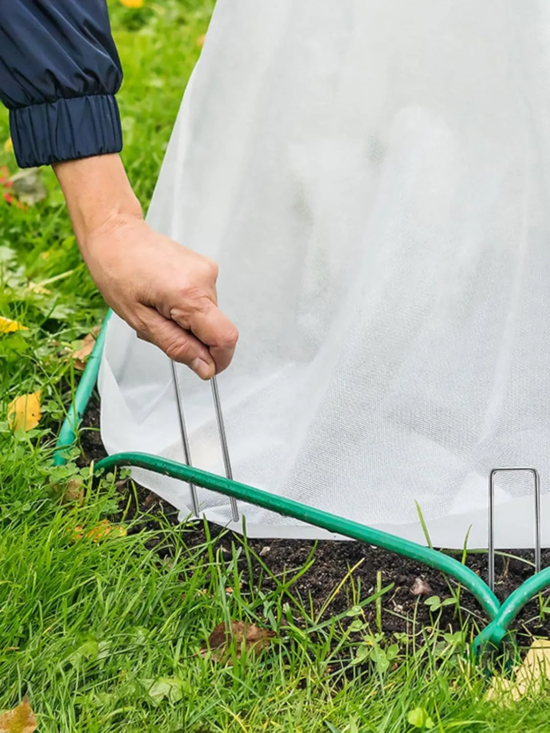GROWNEER Landscape Staples 100 Packs 6 Inches Heavy Duty 11 Gauge Galvanized Steel Garden Stakes, Garden Staples Securing Pegs for Securing Weed Fabric Landscape Fabric Netting Ground Sheets & Fences