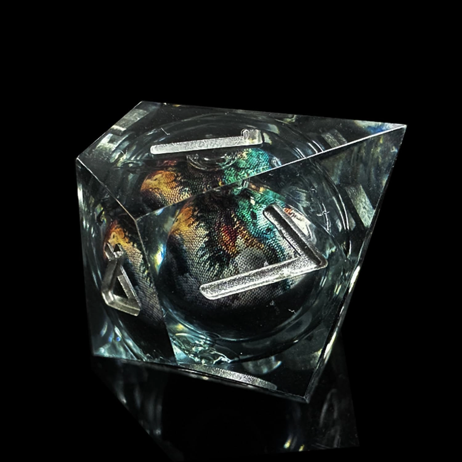 HAOMEJA D&D Dragon Resin Dice Set 7 PCS DND Sharp Edges Dice with Gift Random Dragon Eye Bag Apply to Dungeons and Dragons Role Playing Game Gift (Dragon A & Black Silver)