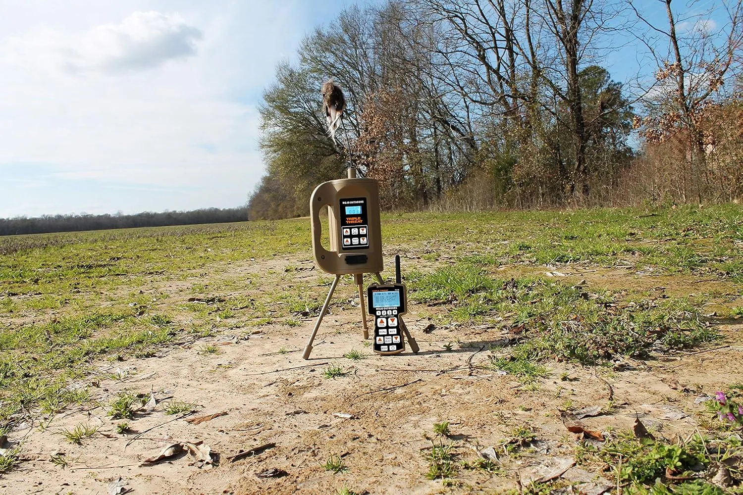 MOJO Triple Threat E-Caller & MOJO Triple Threat 2 Bag – Complete Hunting System Caller with 80 Sounds & Matching Carry Bag - Sold Separately