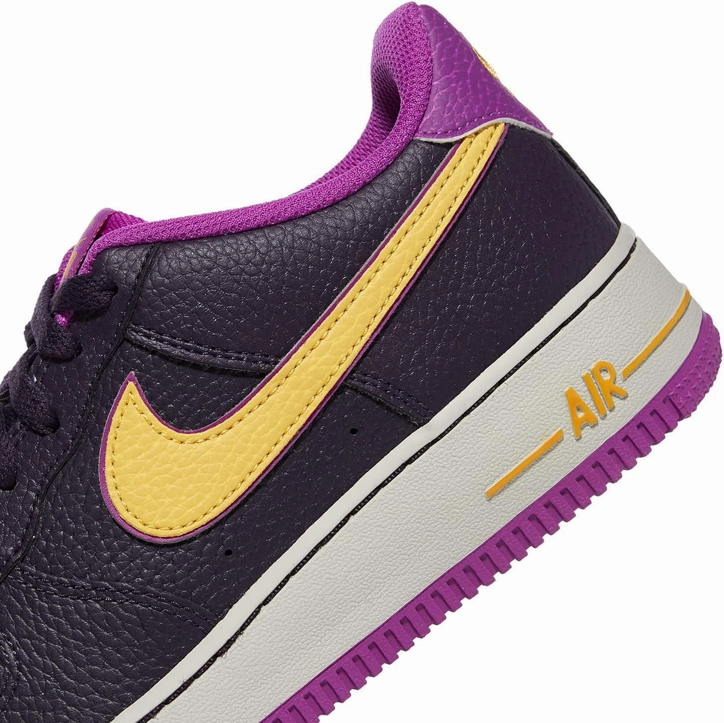 Nike Boy's Air Force 1 LV8 (Big Kid)