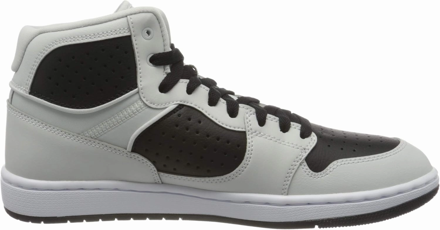 NIKE Men's Sneaker