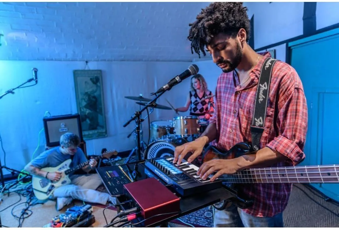Novation Launchkey Mini 25 MK4 — Portable 25 Mini-Key, USB, MIDI Keyboard Controller with DAW Integration. Chord Mode, Scale Mode, Drum Pads, and Arpeggiator. Includes Music Creation Software Bundle