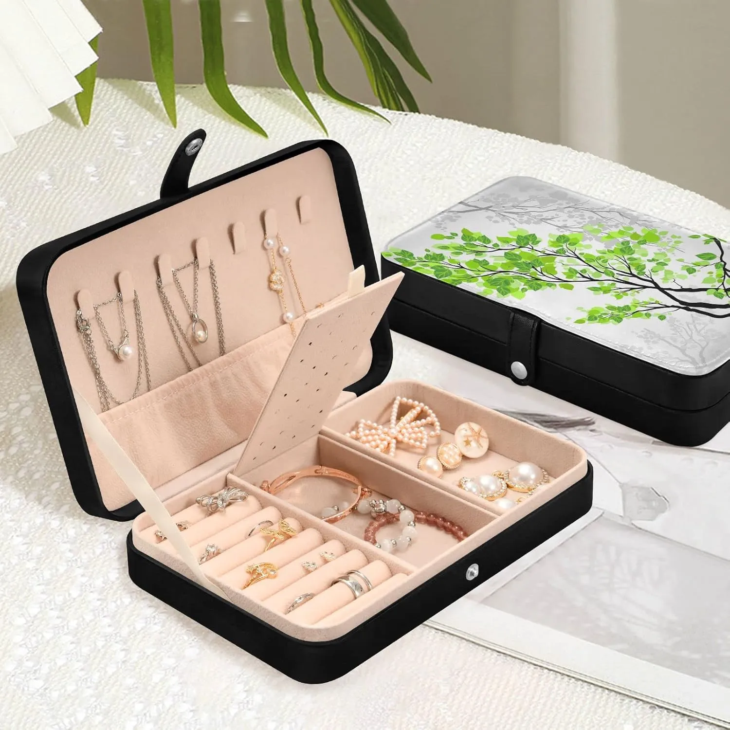Oyihfvs Tree Branches with Green Leaves on Grey White Pattern Leather Jewelry Bag, Jewelry Storage, Portable Jewelry Organizer Boxes for Women Lady Necklace, Earrings, Rings, Bracelet