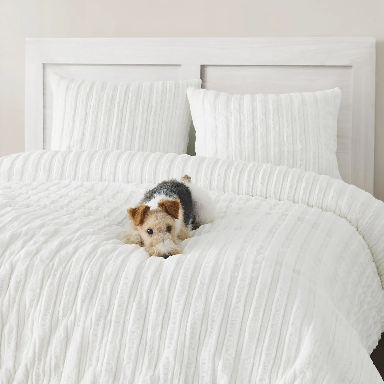 UGG Kenzie Full/Queen Comforter Set with 2 Pillow Shams Plush Faux Fur Bedding Soft Warm Down Alternative Comforter Washable Hypoallergenic Fluffy Blanket Set for Bedroom, Full/Queen Size, White Snow